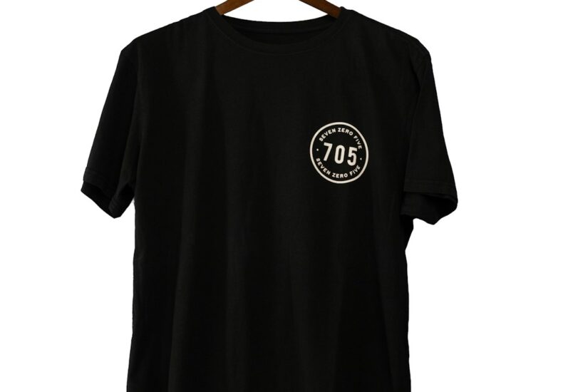 black crew neck t-shirt